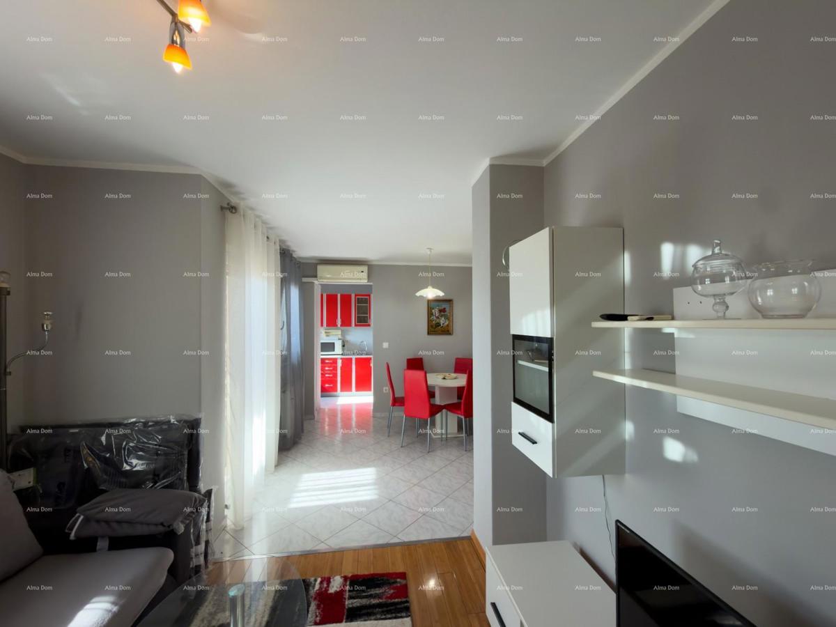 The title "Kuća sa dva stana" translates to Italian as "Casa con due appartamenti."