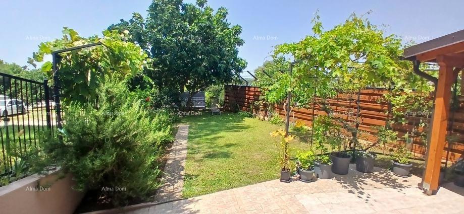 Casa con due appartamenti, Medulin