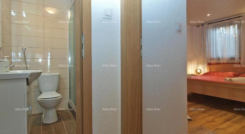 Casa con due appartamenti, Medulin