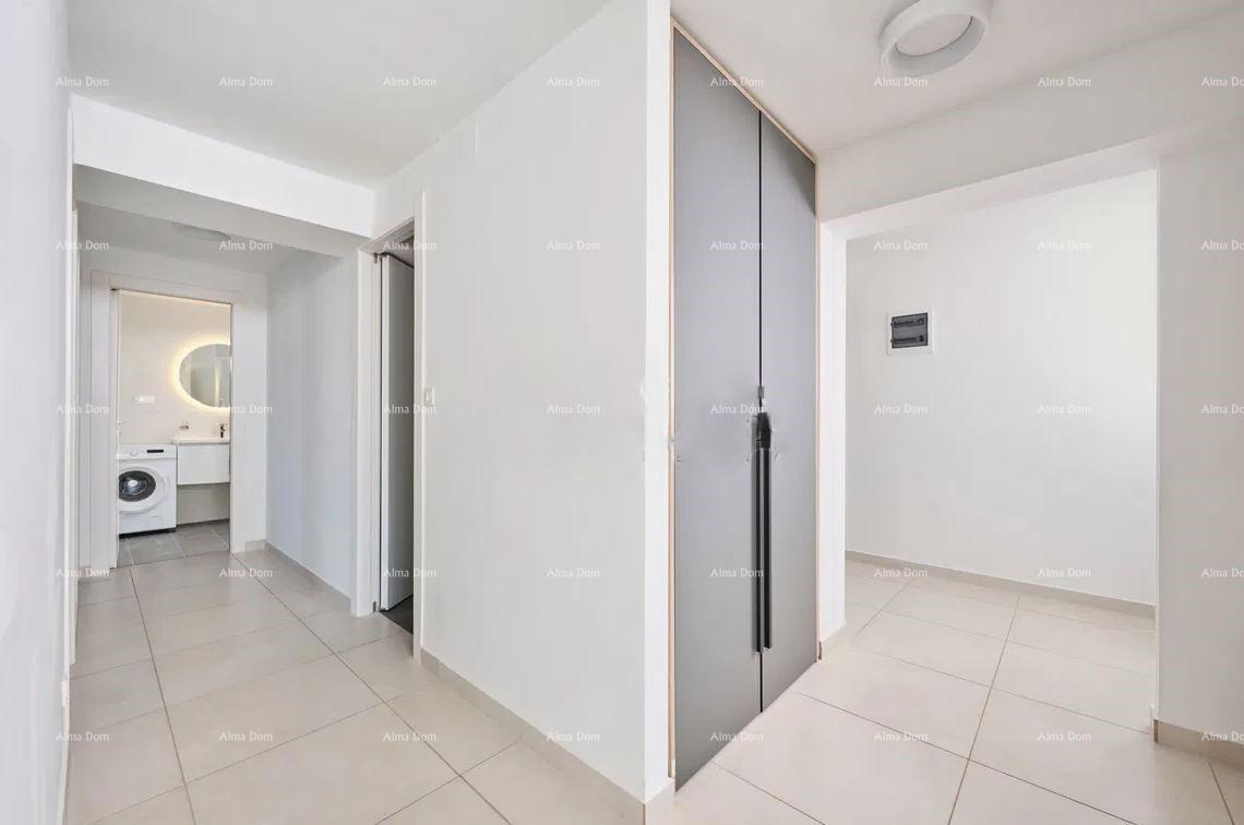 Umag – appartamento vicino al mare in un complesso con piscina