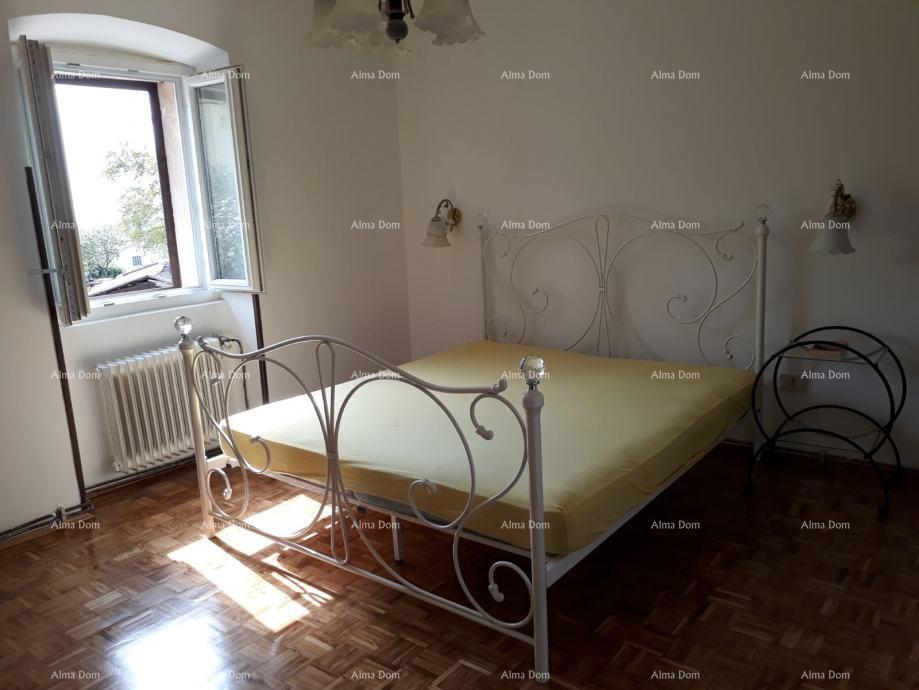 Vendiamo una casa in pietra nel centro di Brtonigle!