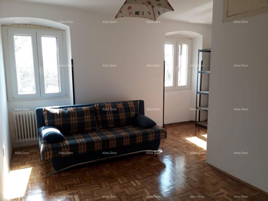 Vendiamo una casa in pietra nel centro di Brtonigle!