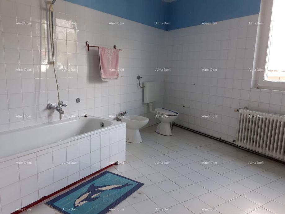 Vendiamo una casa in pietra nel centro di Brtonigle!