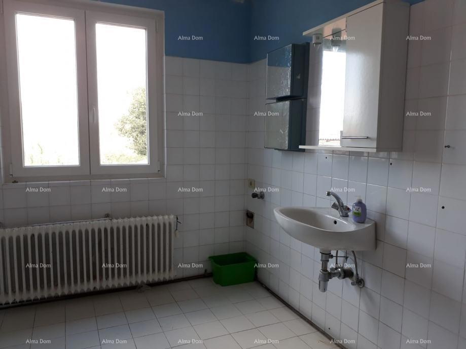 Vendiamo una casa in pietra nel centro di Brtonigle!