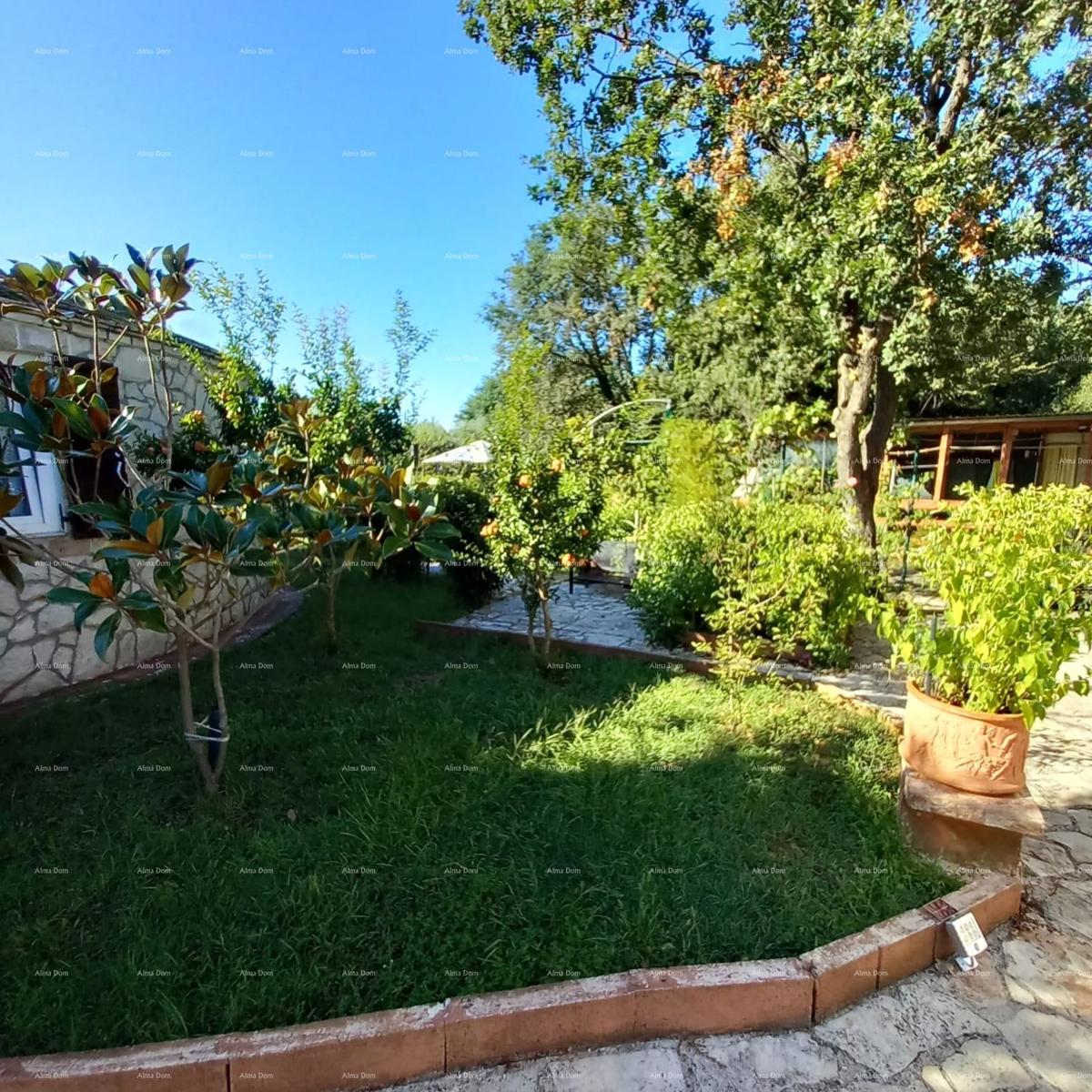 MEDULIN – AUTENTICA CASA ISTRIANA (KAŽUN) CON GIARDINO, A 600 M DAL MARE