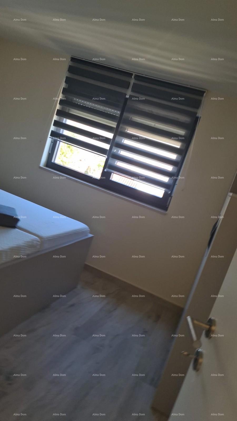 Appartamento moderno con posto auto e ripostiglio nel blocco F, vicino a Umago!