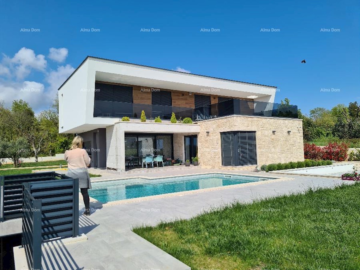 Nuova casa indipendente con piscina su un grande terreno, Medolino!