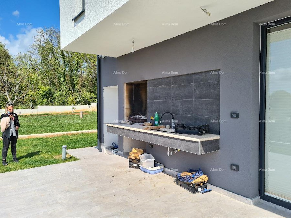 Nuova casa indipendente con piscina su un grande terreno, Medolino!