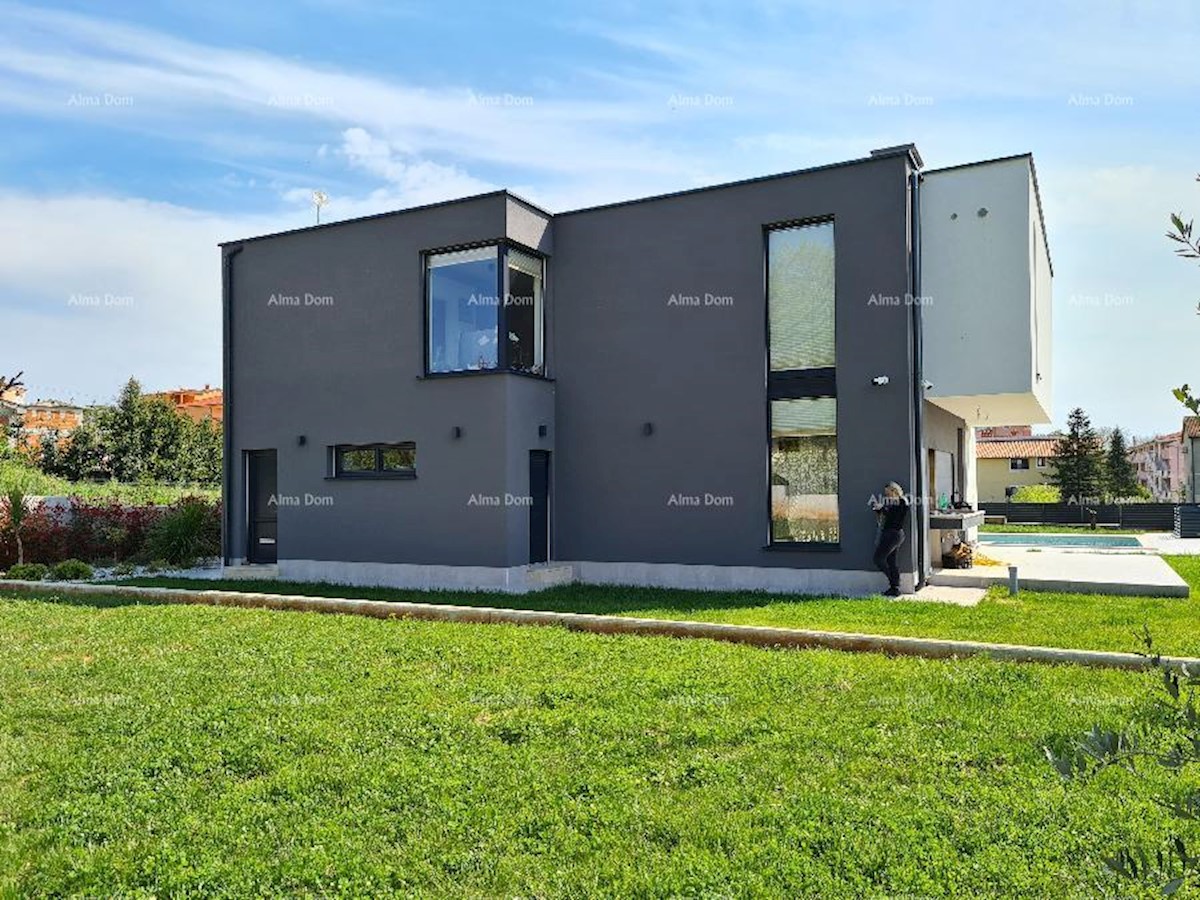 Nuova casa indipendente con piscina su un grande terreno, Medolino!