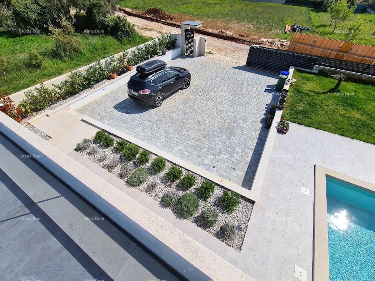 Nuova casa indipendente con piscina su un grande terreno, Medolino!