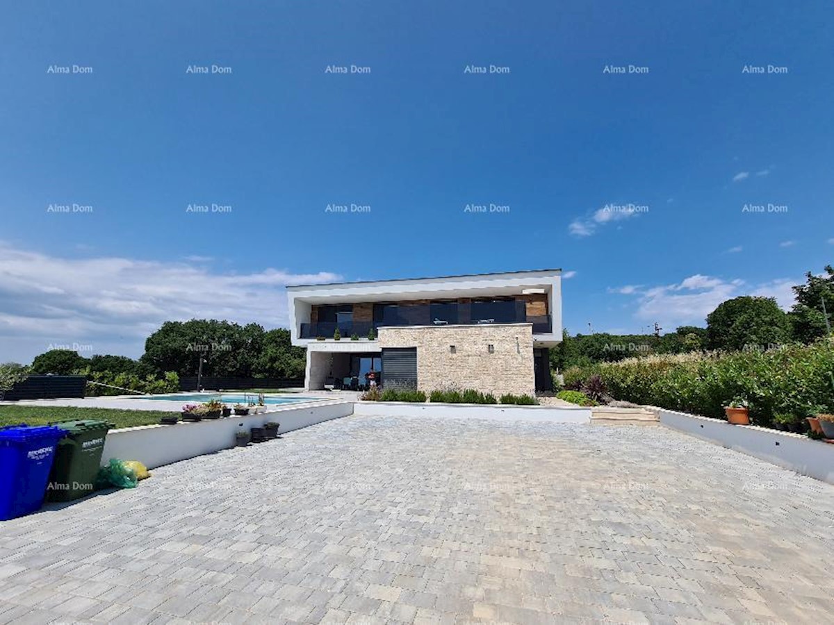 Nuova casa indipendente con piscina su un grande terreno, Medolino!