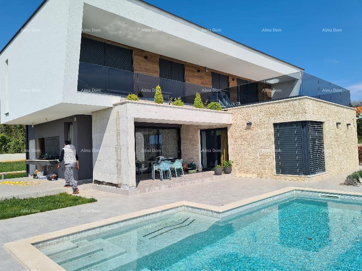 Nuova casa indipendente con piscina su un grande terreno, Medolino!