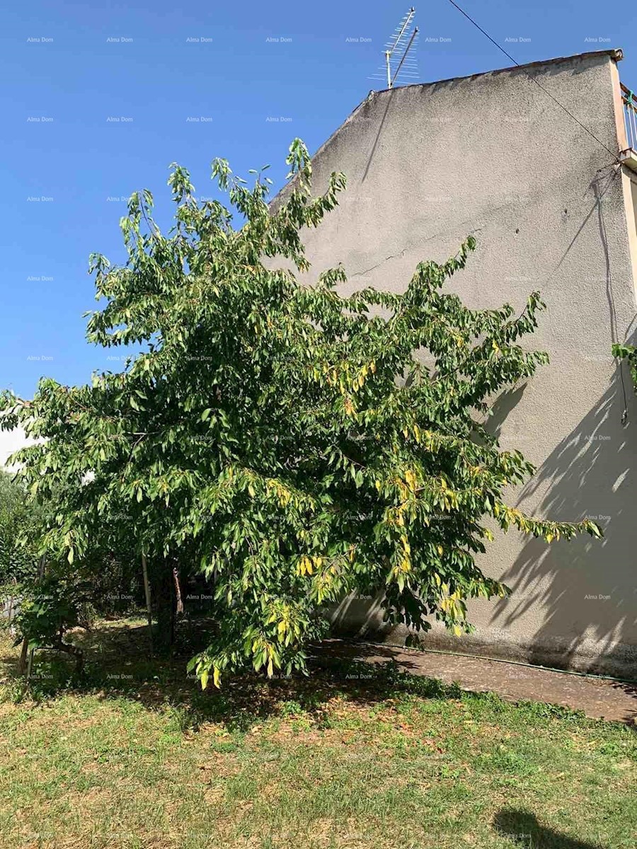 È in vendita una casa indipendente da ristrutturare nel centro di Rovigno