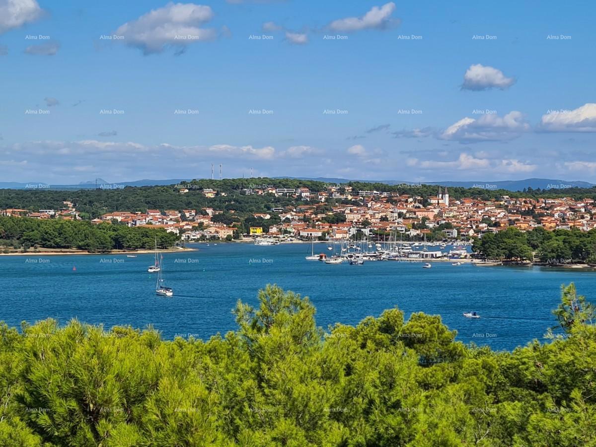 Premantura. Appartamento su due piani vicino alla spiaggia! 100 metri dal mare.