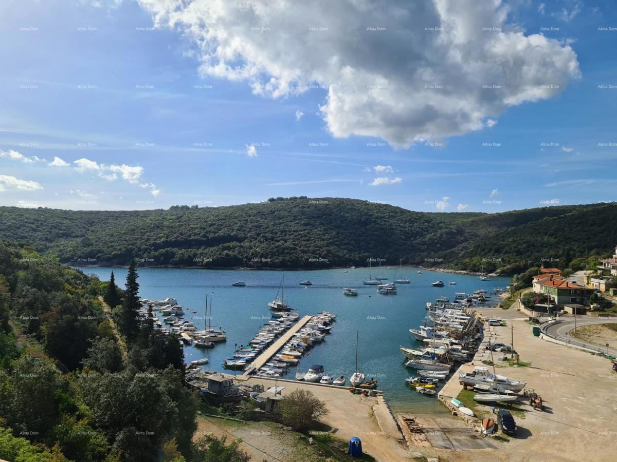 Appartamento con vista aperta sulla baia e sul mare.