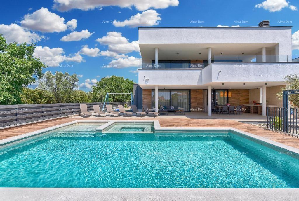 Bellissima villa con piscina e vista mare vicino alla spiaggia