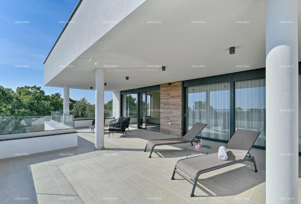 Bellissima villa con piscina e vista mare vicino alla spiaggia