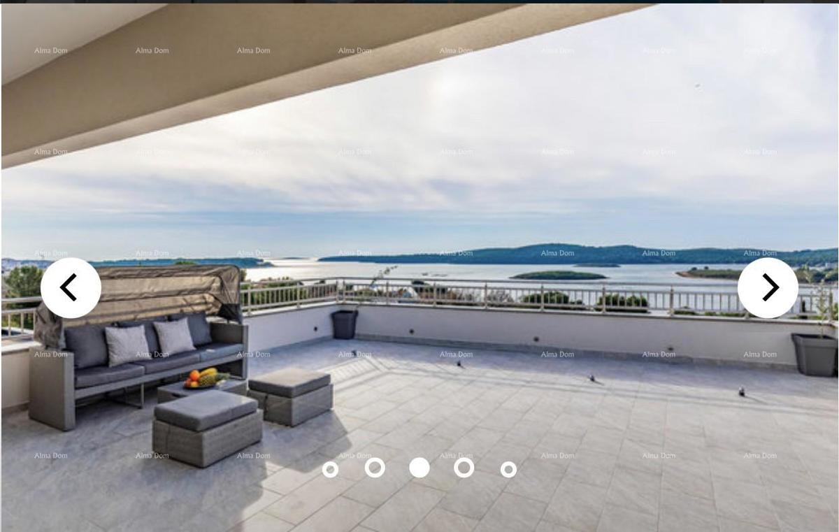 Una bellissima villa con vista mare.