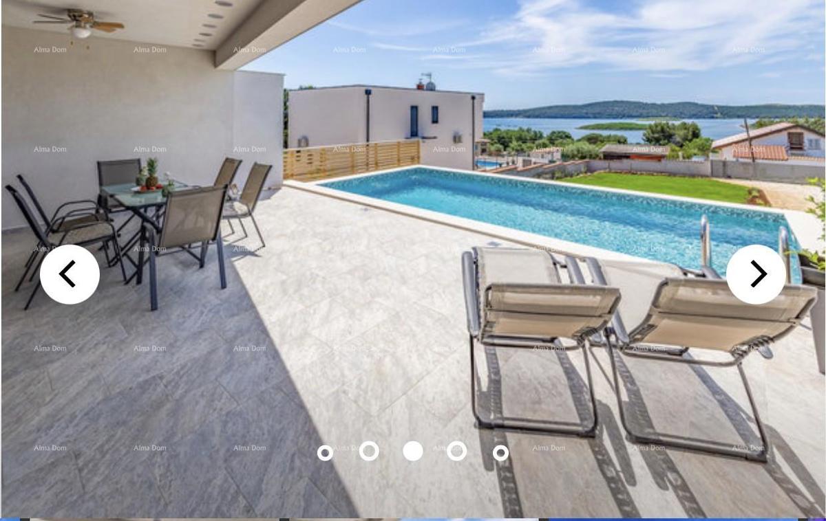 Una bellissima villa con vista mare.