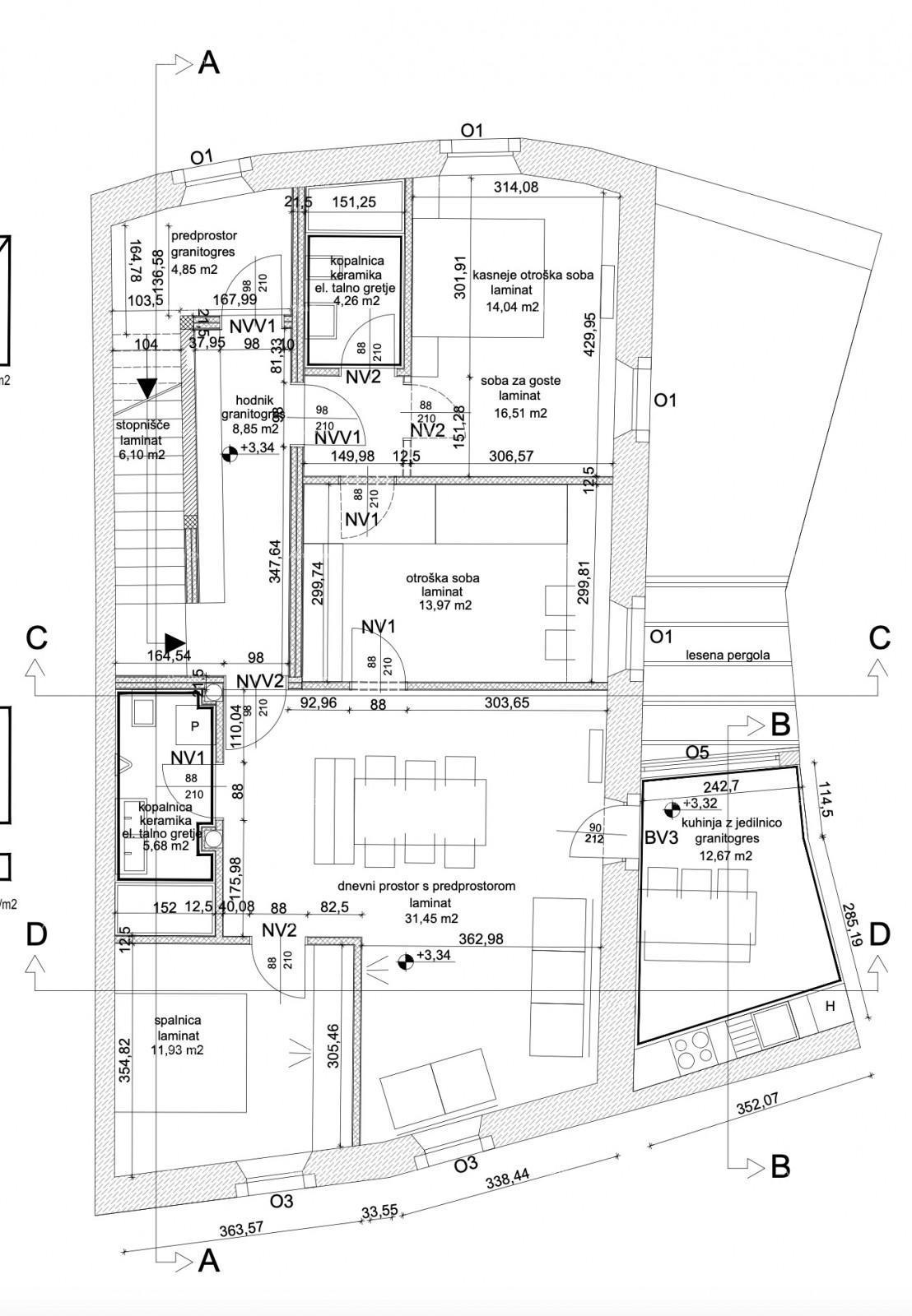 Bellissima casa con tre appartamenti accatastati nel centro storico di Parenzo!