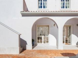 Magnifica villa con piscina a Vabriga.