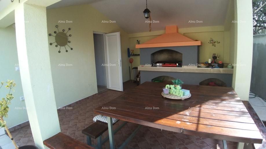 Peroj – Casa con tre appartamenti e piscina