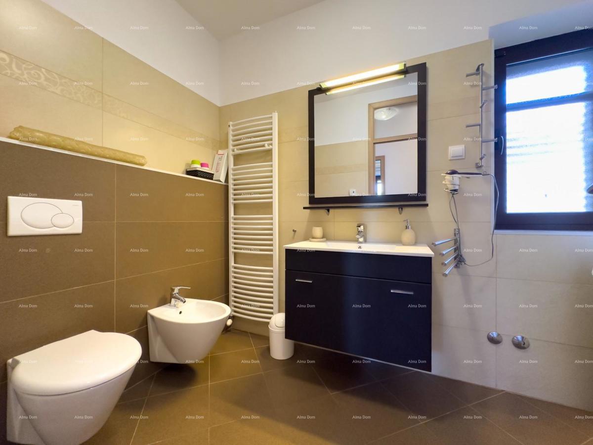Bellissima casa con piscina a Pola, ideale per famiglie o investimento.