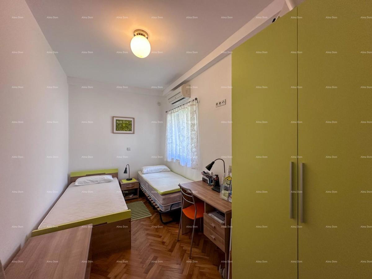 Bellissima casa con piscina a Pola, ideale per famiglie o investimento.