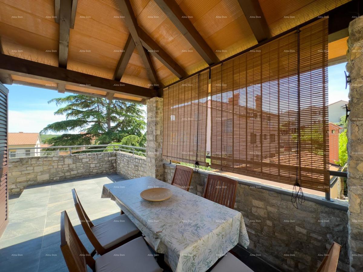 Bellissima casa con piscina a Pola, ideale per famiglie o investimento.