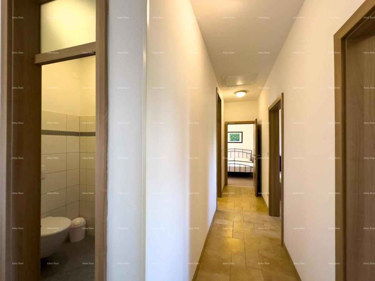 Bellissima casa con piscina a Pola, ideale per famiglie o investimento.