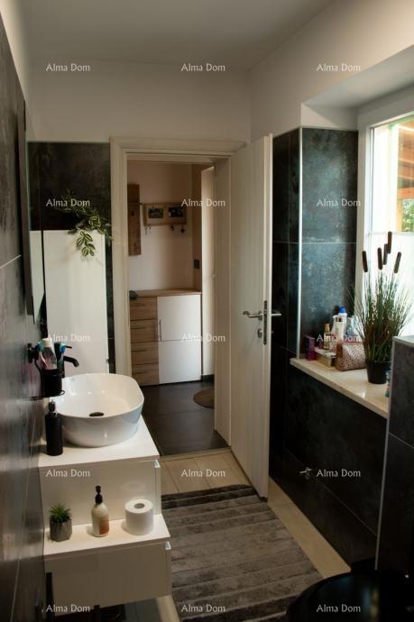 È in vendita una casa a un piano completamente ristrutturata e decorata a Barbana