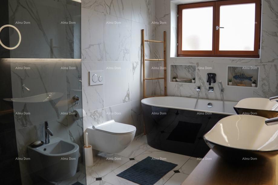 Rovinj, Vendesi appartamento di 120 m² in casa, a 100 m dal mare