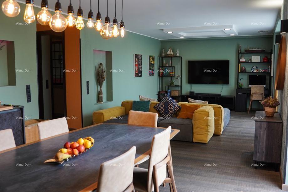 Rovinj, Vendesi appartamento di 120 m² in casa, a 100 m dal mare