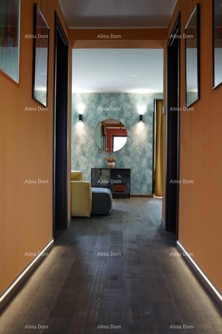 Rovinj, Vendesi appartamento di 120 m² in casa, a 100 m dal mare