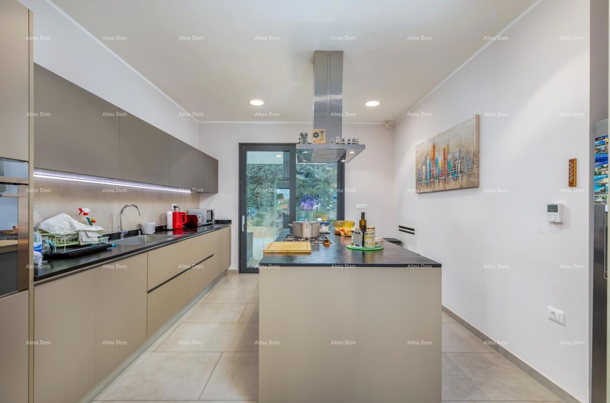 FAŽANA - Villa indipendente di classe premium, con piscina, ascensore / 100 m dal Viale degli Ulivi.