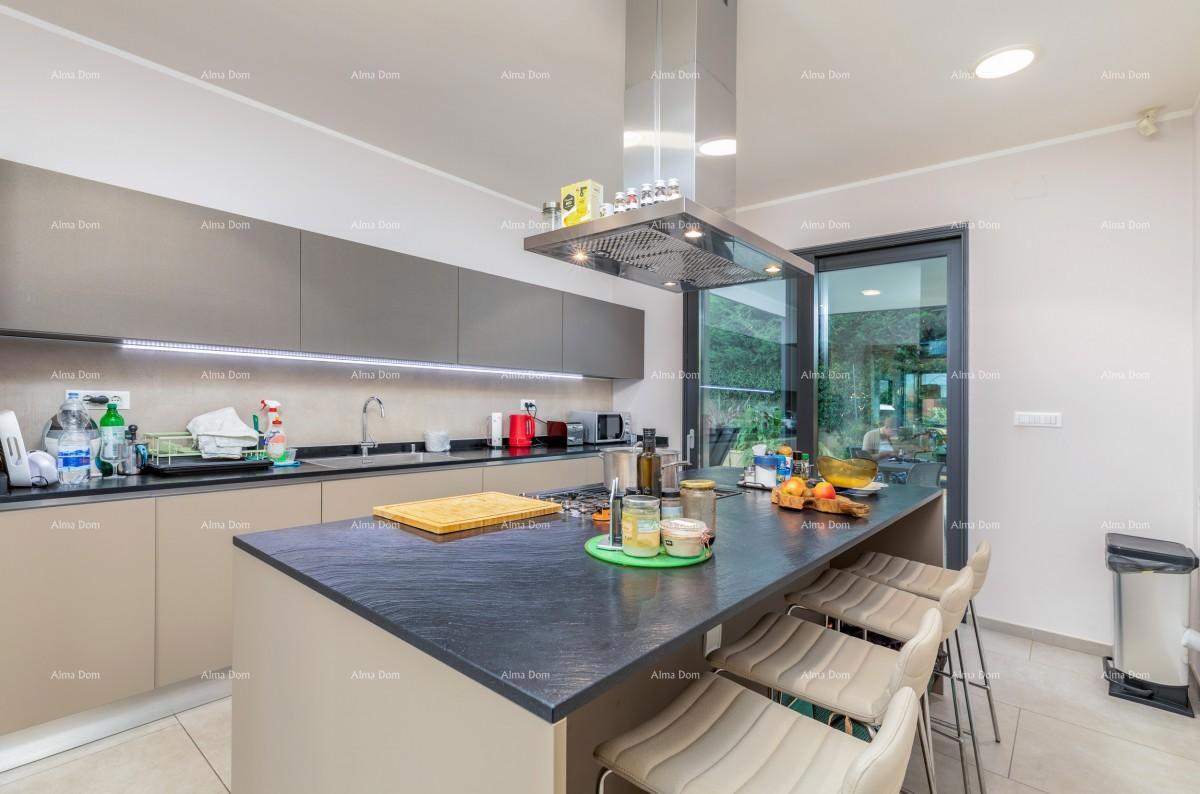 FAŽANA - Villa indipendente di classe premium, con piscina, ascensore / 100 m dal Viale degli Ulivi.