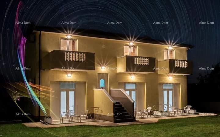 Umago. Una bella casa con sei appartamenti.