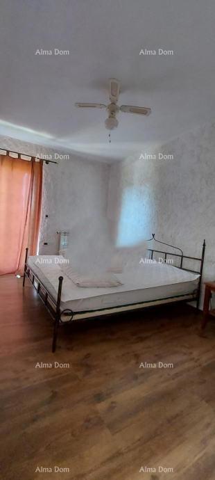 Rovinj – edificio residenziale e commerciale con attività consolidata