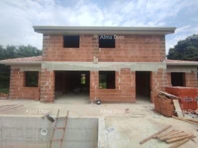 TINJAN – Casa in costruzione con piscina e ampio terreno nel cuore dell'Istria