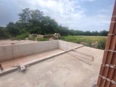 TINJAN – Casa in costruzione con piscina e ampio terreno nel cuore dell'Istria