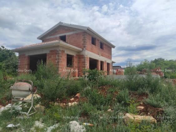 TINJAN – Casa in costruzione con piscina e ampio terreno nel cuore dell'Istria