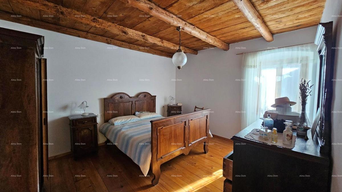 Vendita - autentica casa in pietra con 2 edifici accessori e ampio cortile, Brtonigla!