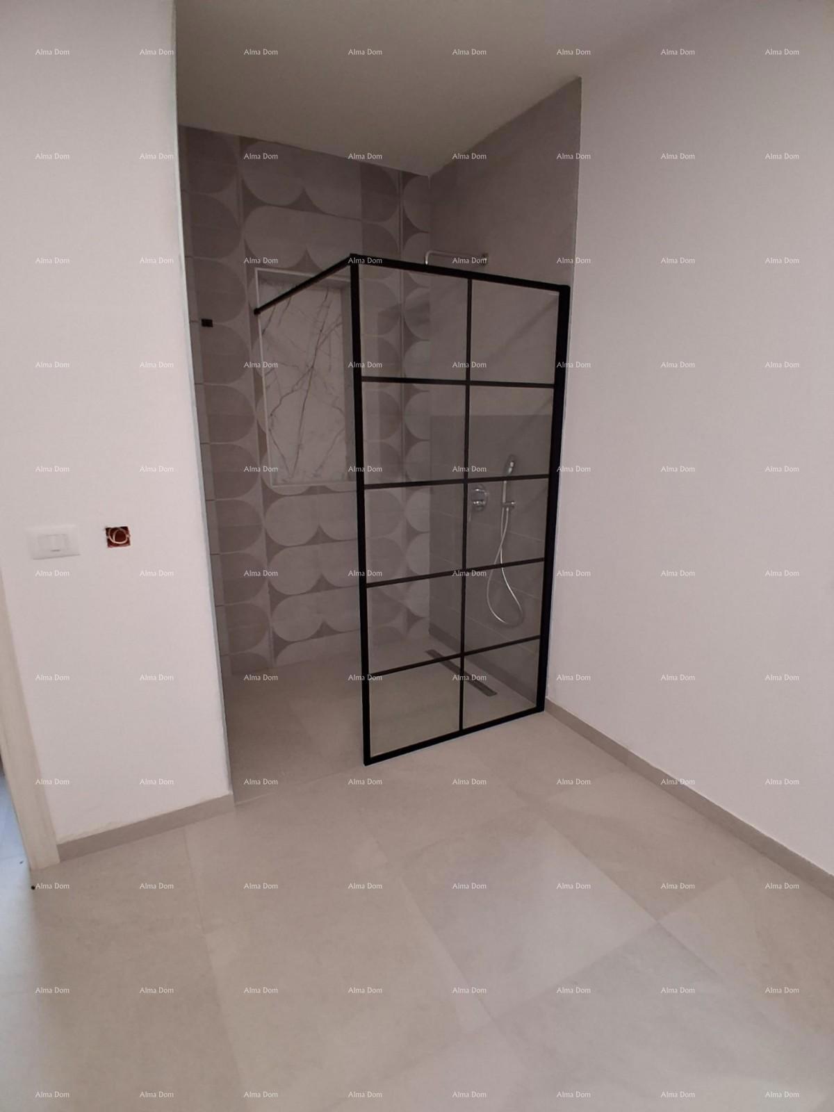 Vendita - villa di lusso con ampio giardino, piscina, stanza benessere e palestra, Poreč!