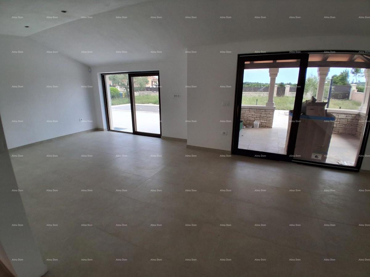 Vendita - villa di lusso con ampio giardino, piscina, stanza benessere e palestra, Poreč!