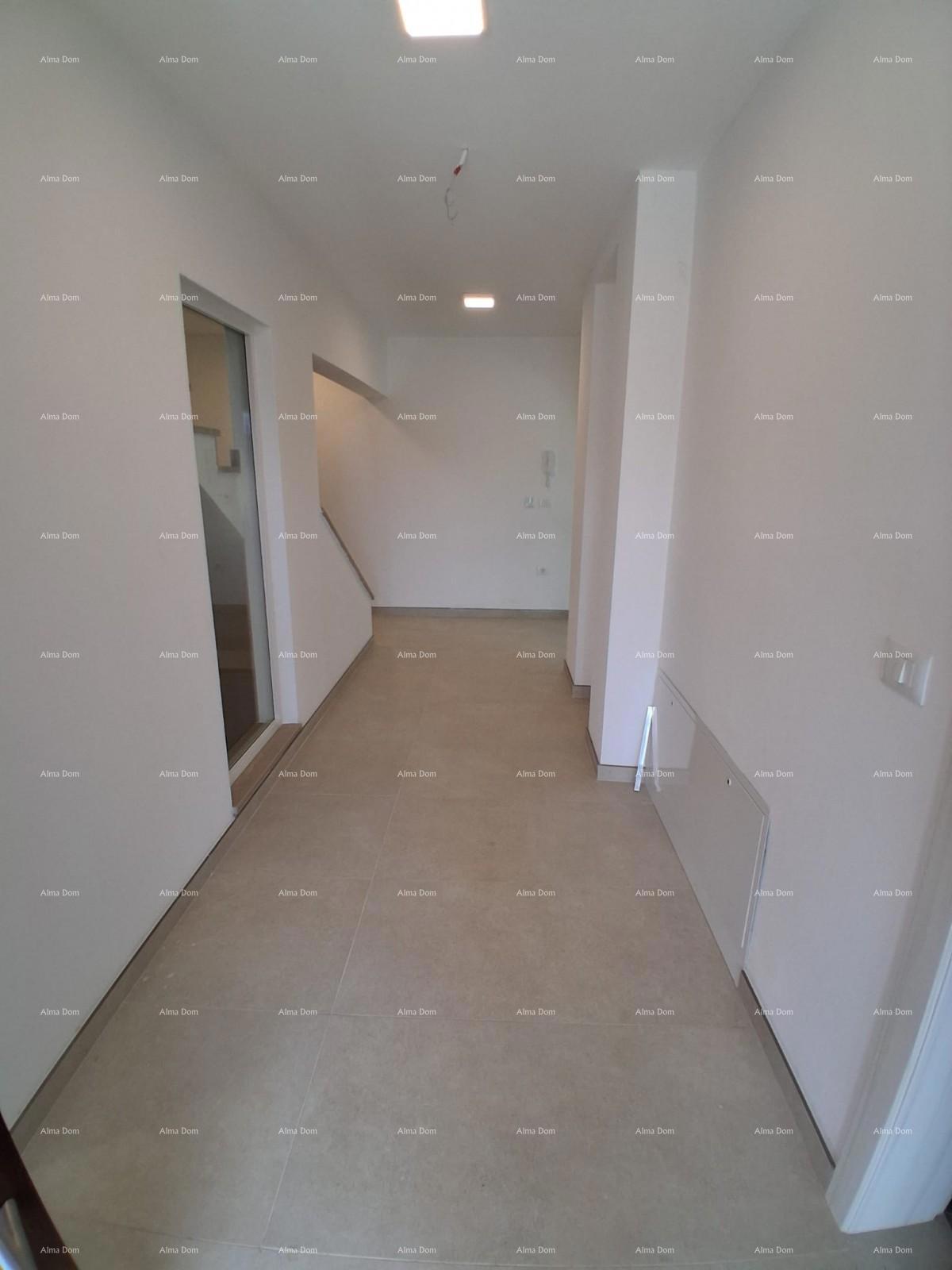 Vendita - villa di lusso con ampio giardino, piscina, stanza benessere e palestra, Poreč!