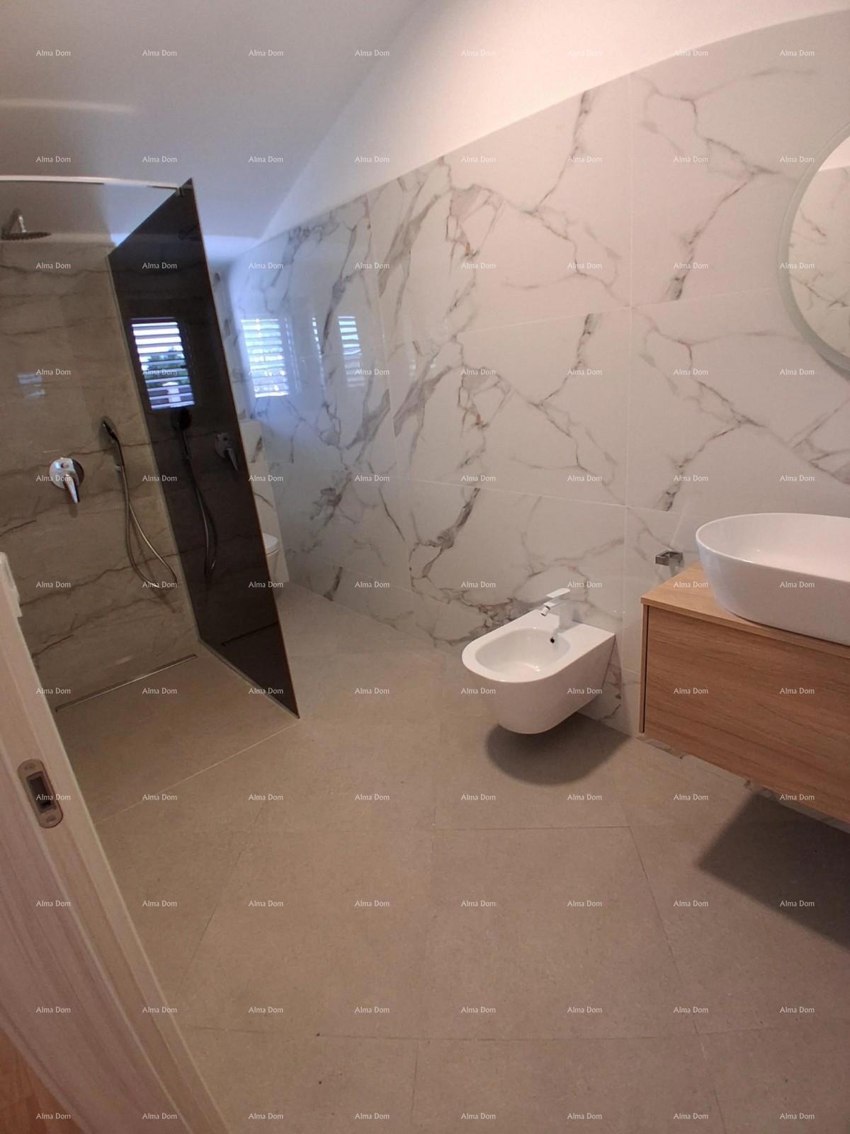 Vendita - villa di lusso con ampio giardino, piscina, stanza benessere e palestra, Poreč!