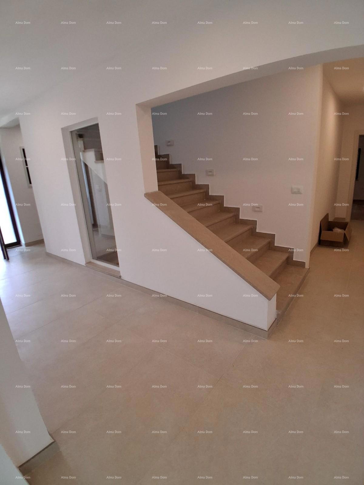 Vendita - villa di lusso con ampio giardino, piscina, stanza benessere e palestra, Poreč!