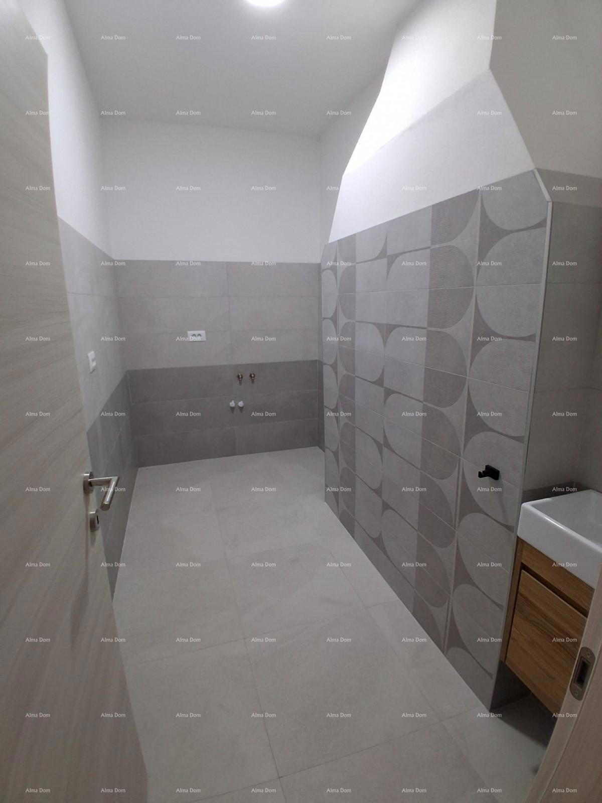 Vendita - villa di lusso con ampio giardino, piscina, stanza benessere e palestra, Poreč!