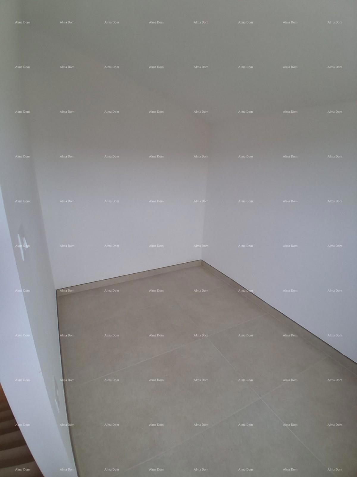 Vendita - villa di lusso con ampio giardino, piscina, stanza benessere e palestra, Poreč!