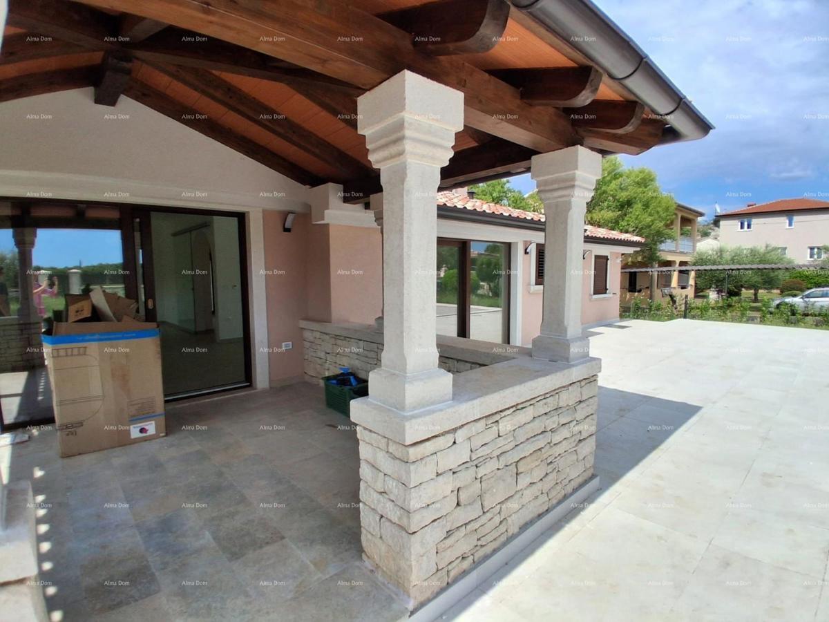 Vendita - villa di lusso con ampio giardino, piscina, stanza benessere e palestra, Poreč!
